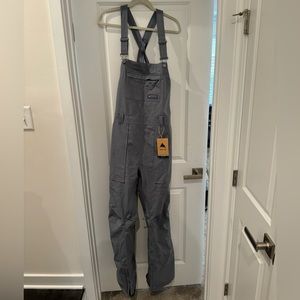 Women’s Ski / Snow Pants: Never worn, still has tags.